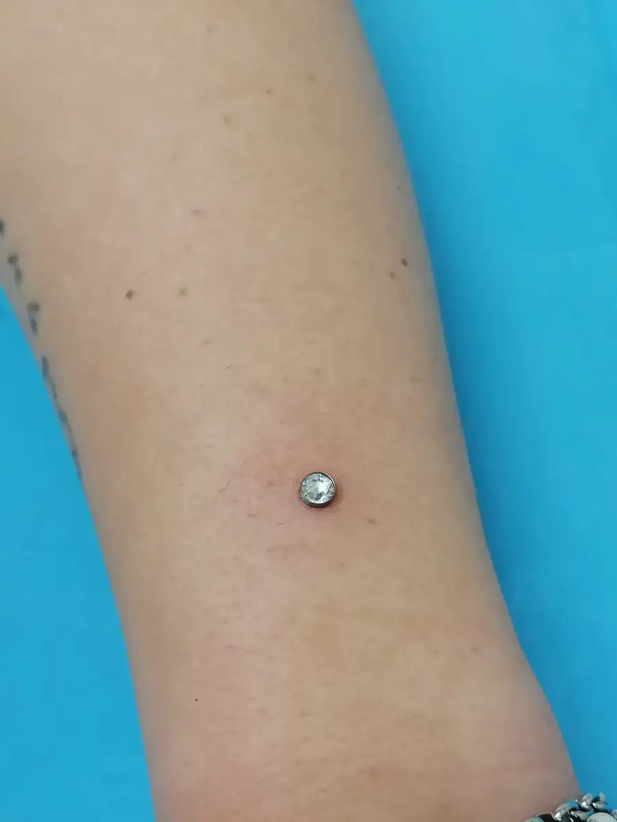 Piercing microdermal